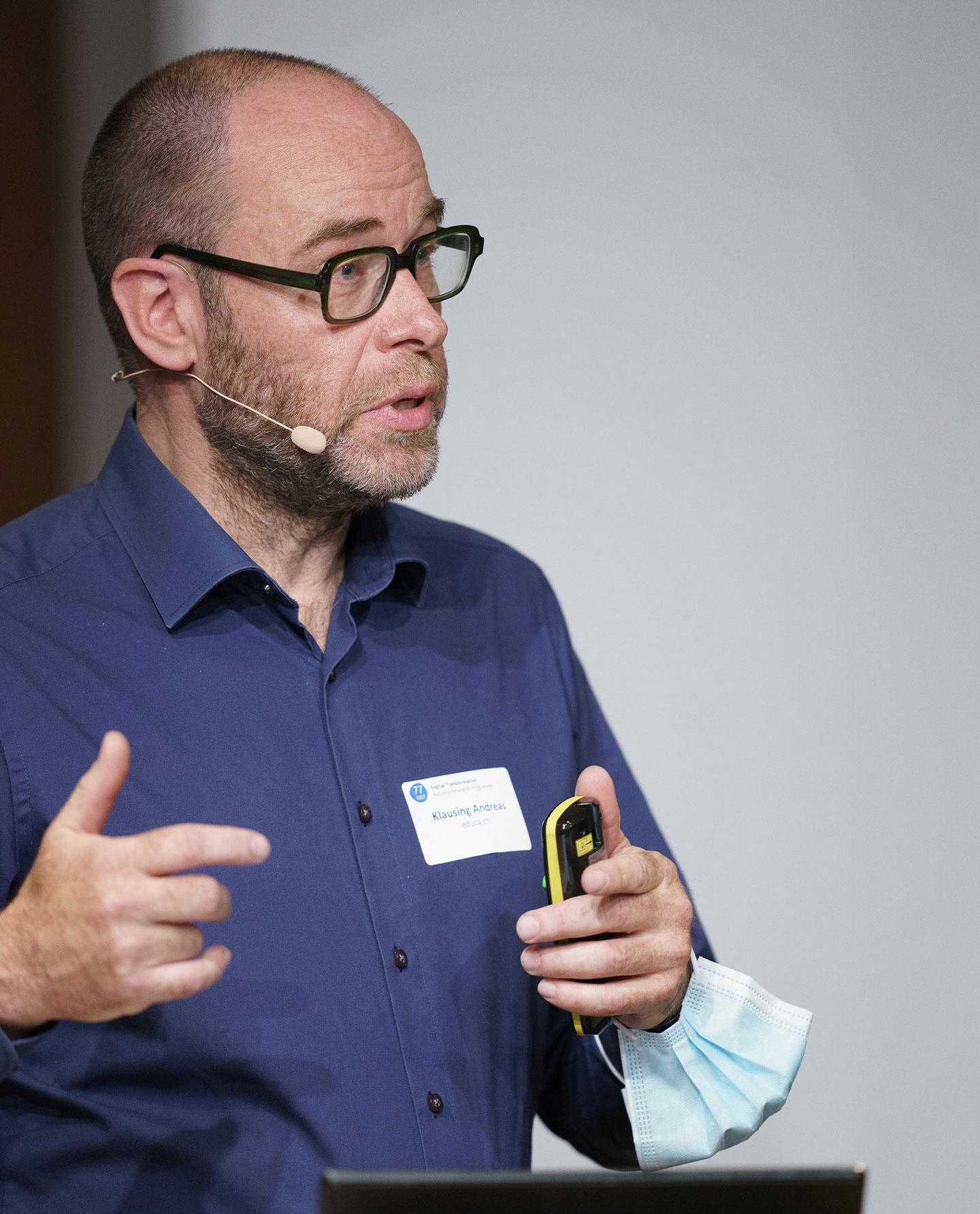 Andreas Klausing d‘Educa demande à l’occasion du premier meeting de programme du NRP 77 une stratégie de l’utilisation de données pour le système éducatif suisse.