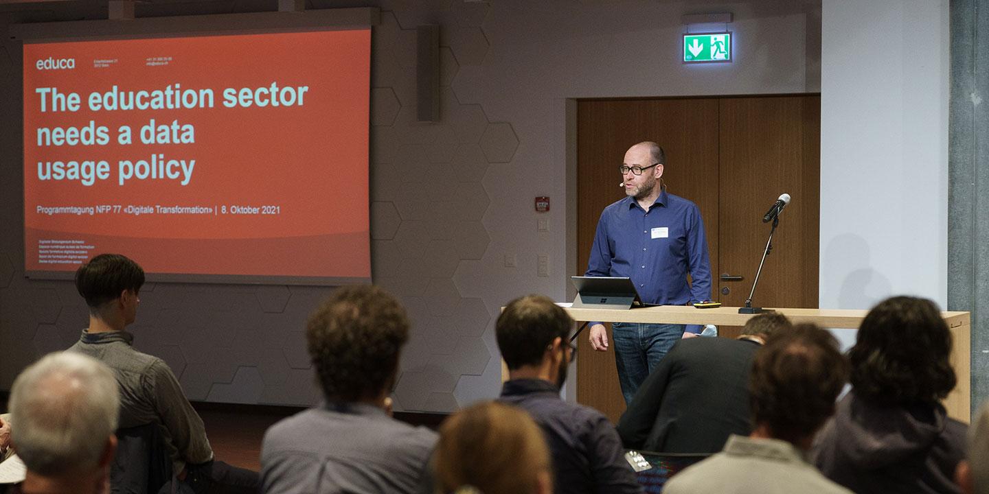 Andreas Klausing von Educa fordert anlässlich des ersten Programm-Meetings des NFP 77 eine Datennutzungs-Strategie für das Schweizer Bildungswesen.