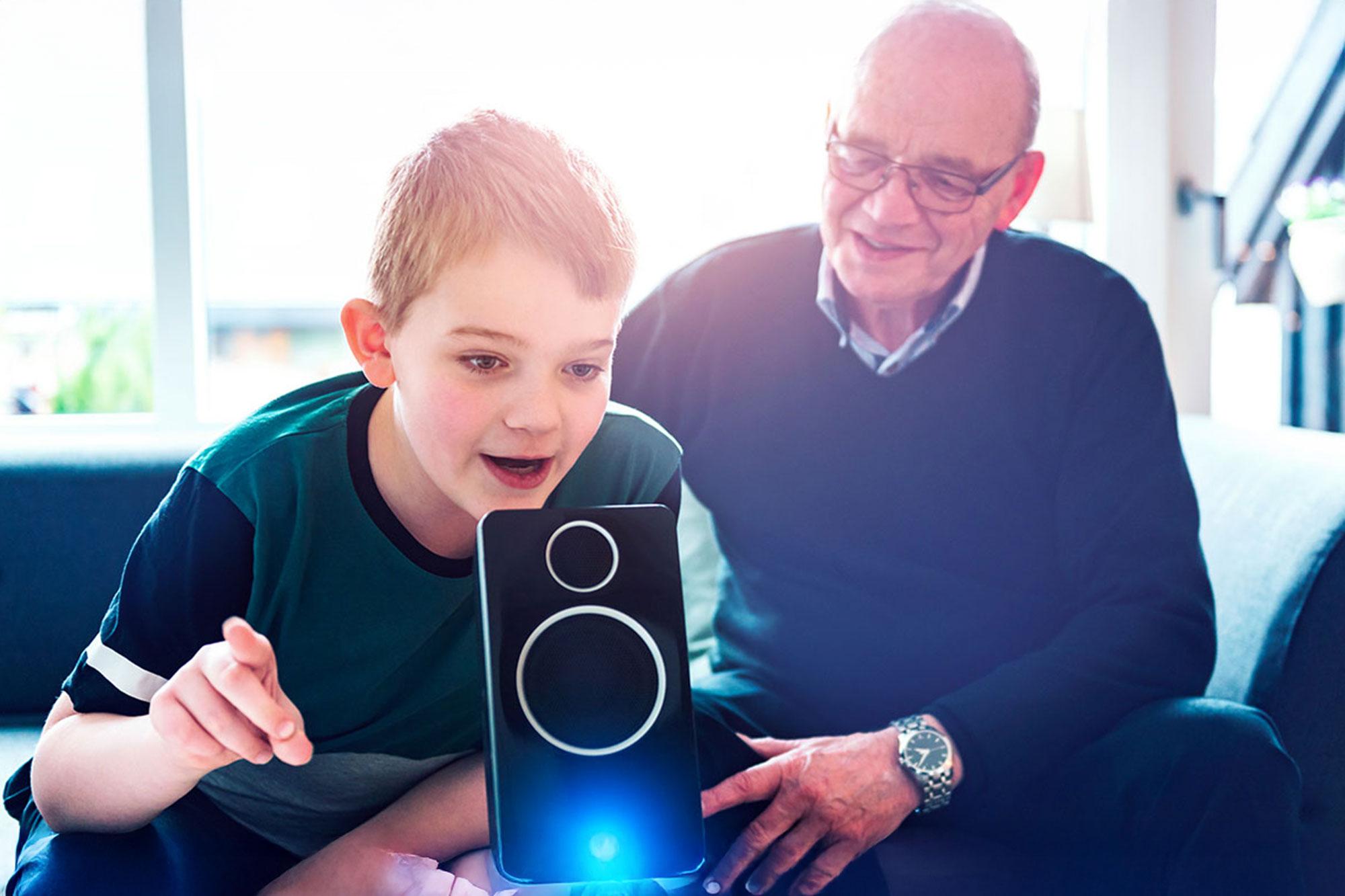 Digitale Assistenten und andere «Smart Home»-Technologien können Ältere unterstützen, bergen aber auch Gefahren.