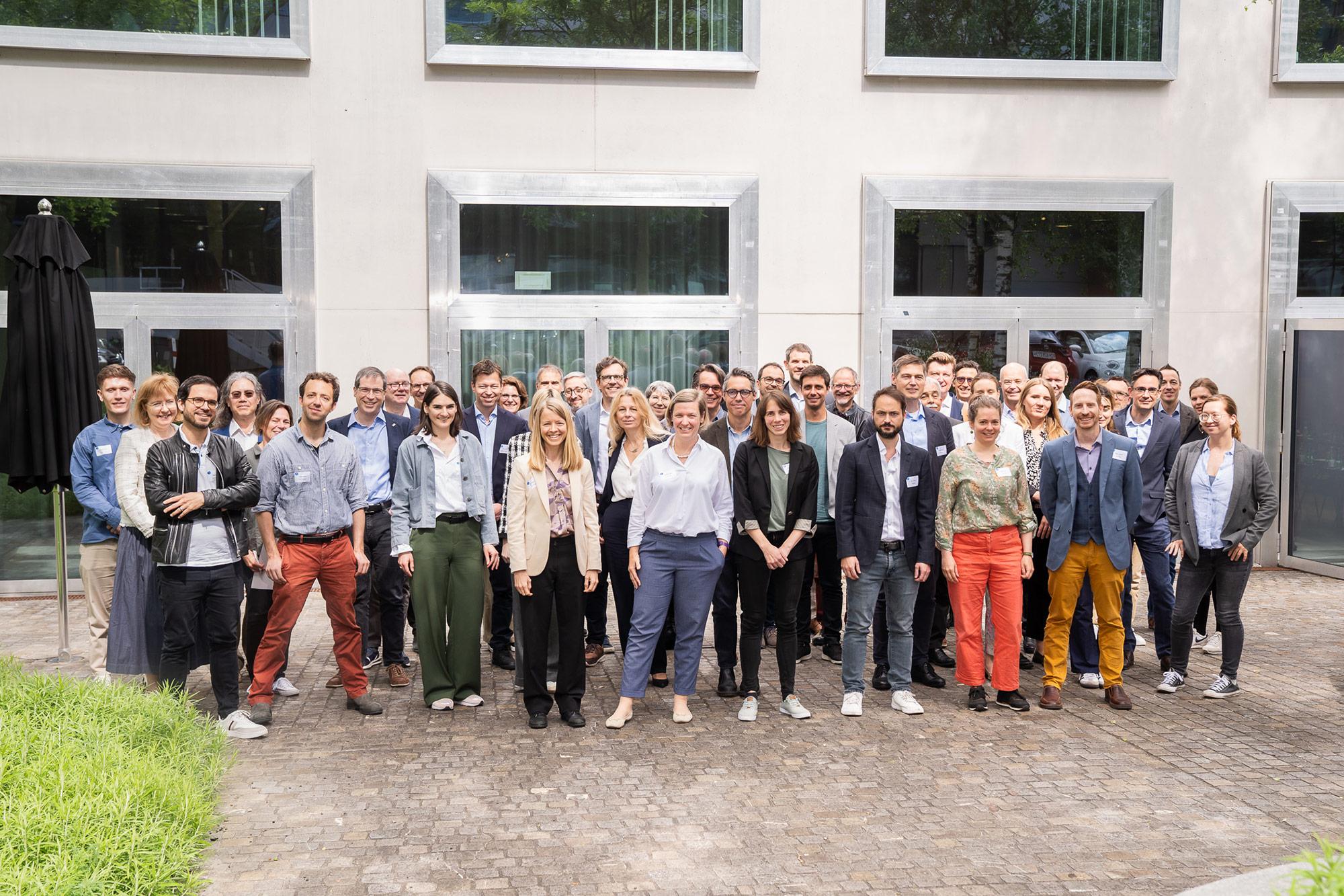 Gruppenbild der Forschenden aus Modul 2 «Ethik, Vertrauenswürdigkeit und Governance»