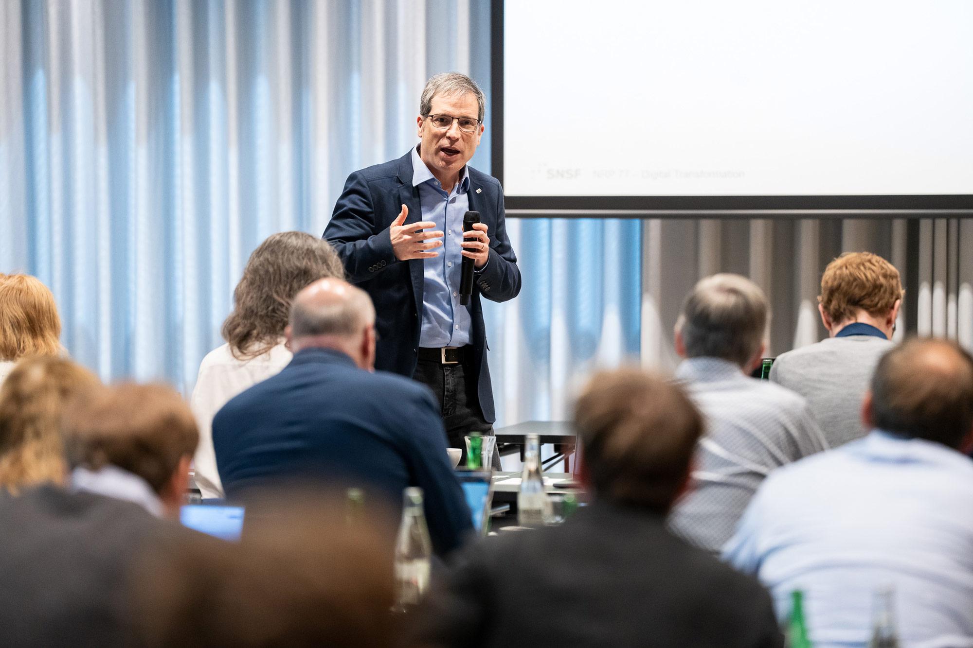 Abraham Bernstein, Präsident der Leitungsgruppe, beim NFP77 Programme Meeting 2024