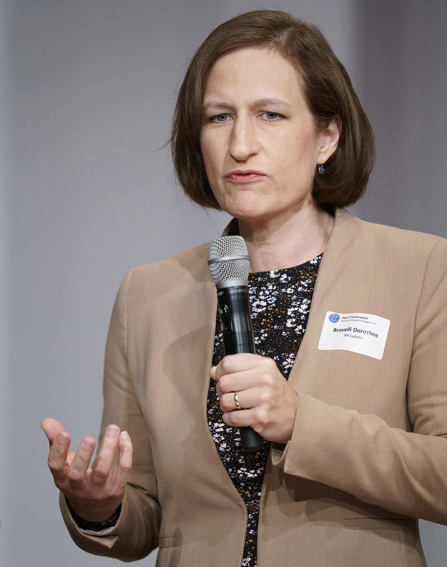 Dorothee Brovelli.