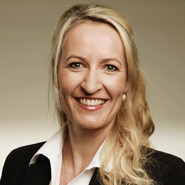 Nadine Bienefeld erforscht die Integration von künstlicher Intelligenz in Teams.